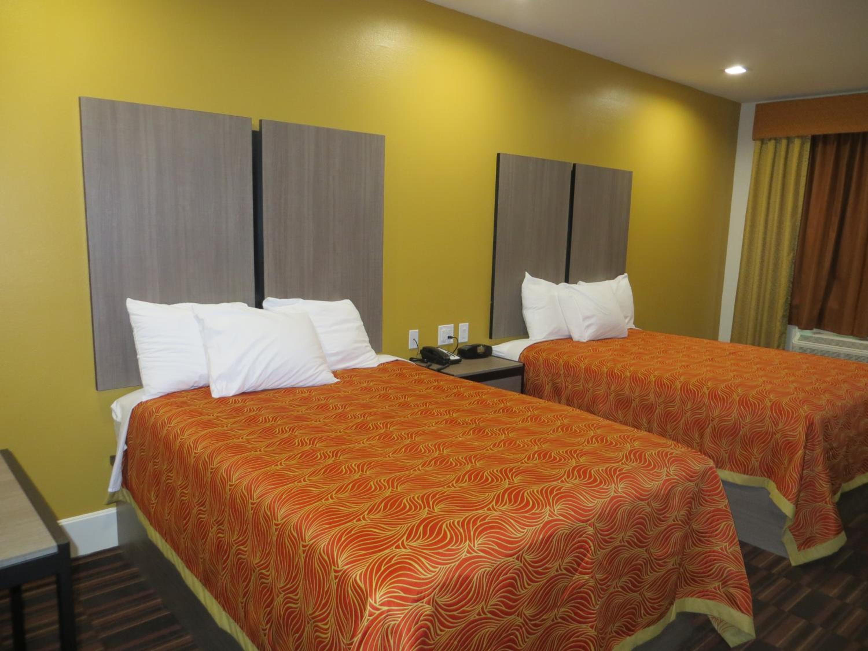 Scottish Inn And Suites 23/53