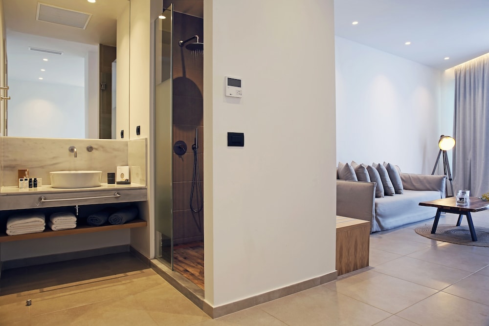 Oasis Beach Hotel Spa 56/76
