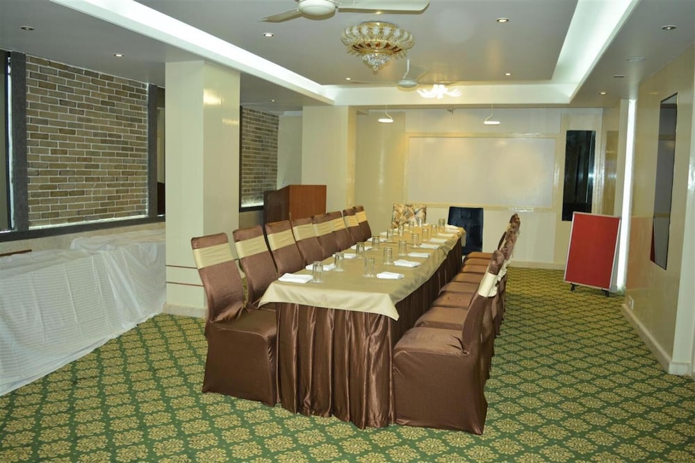 Hotel President 13/25