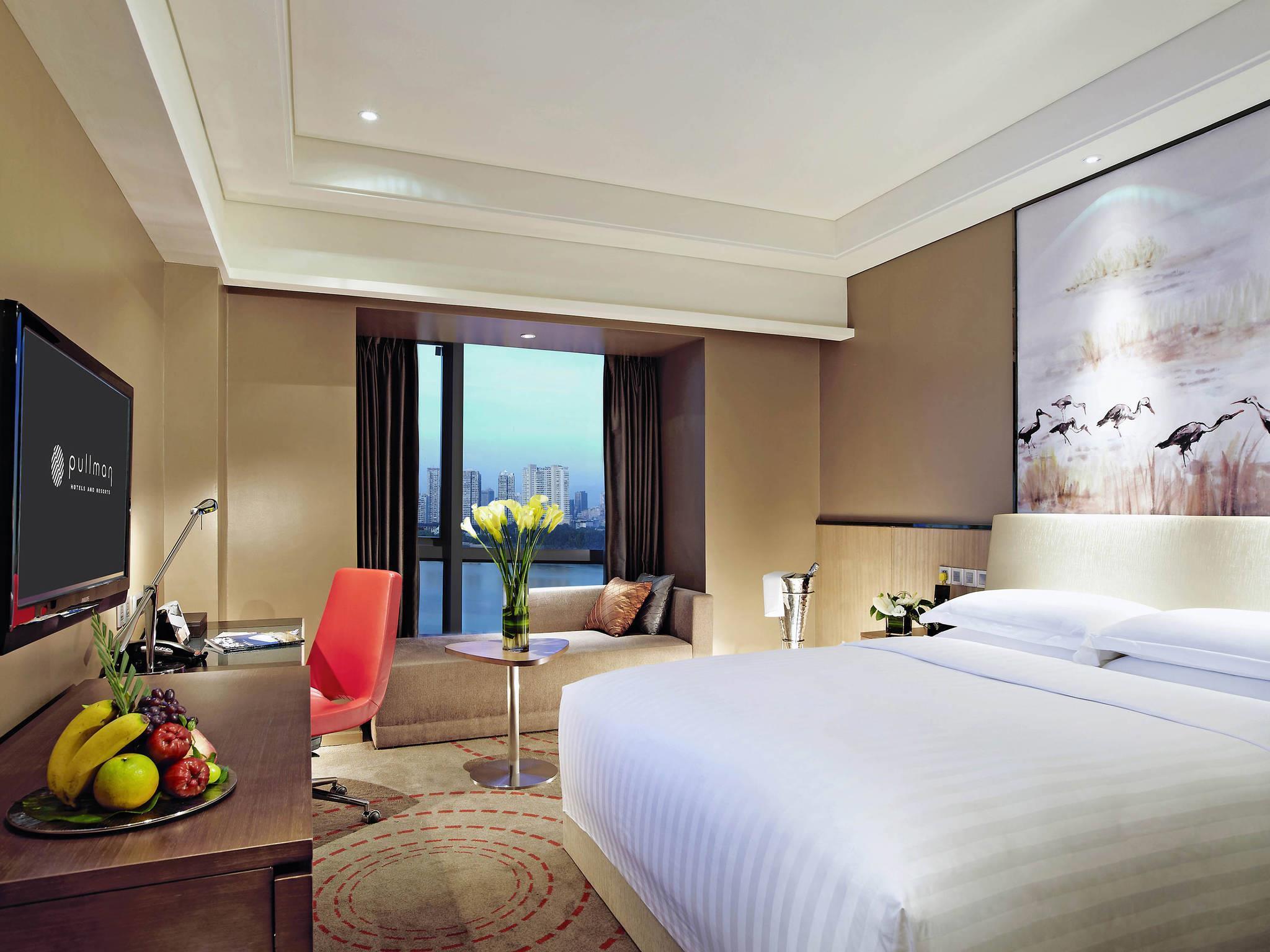 SUPERIOR, KING BED, PARK VIEW