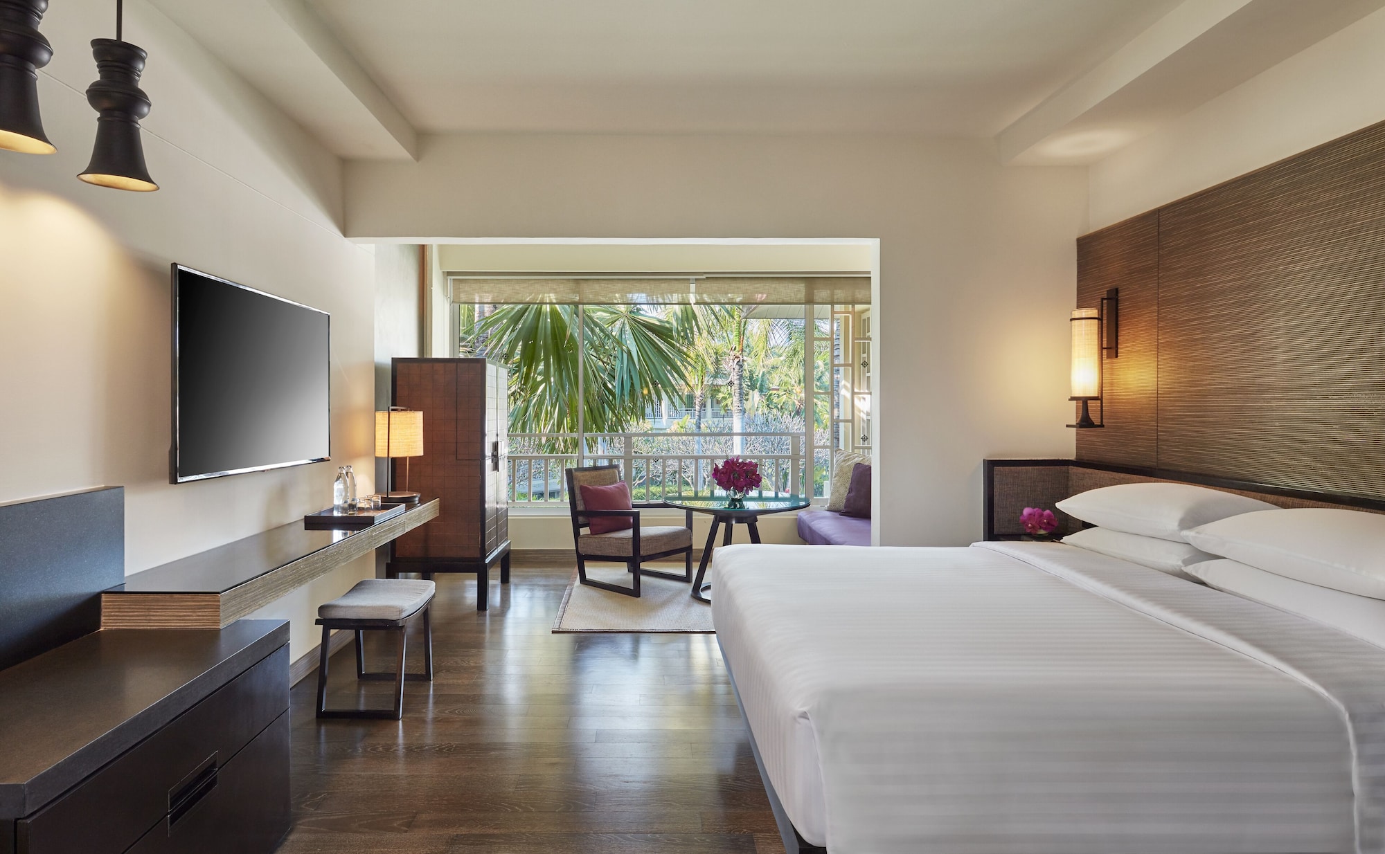 Club, King Bed