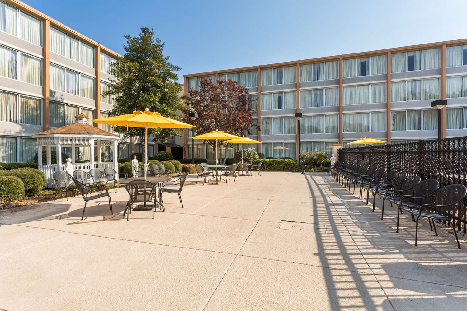 Wyndham Garden Greensboro 25/28
