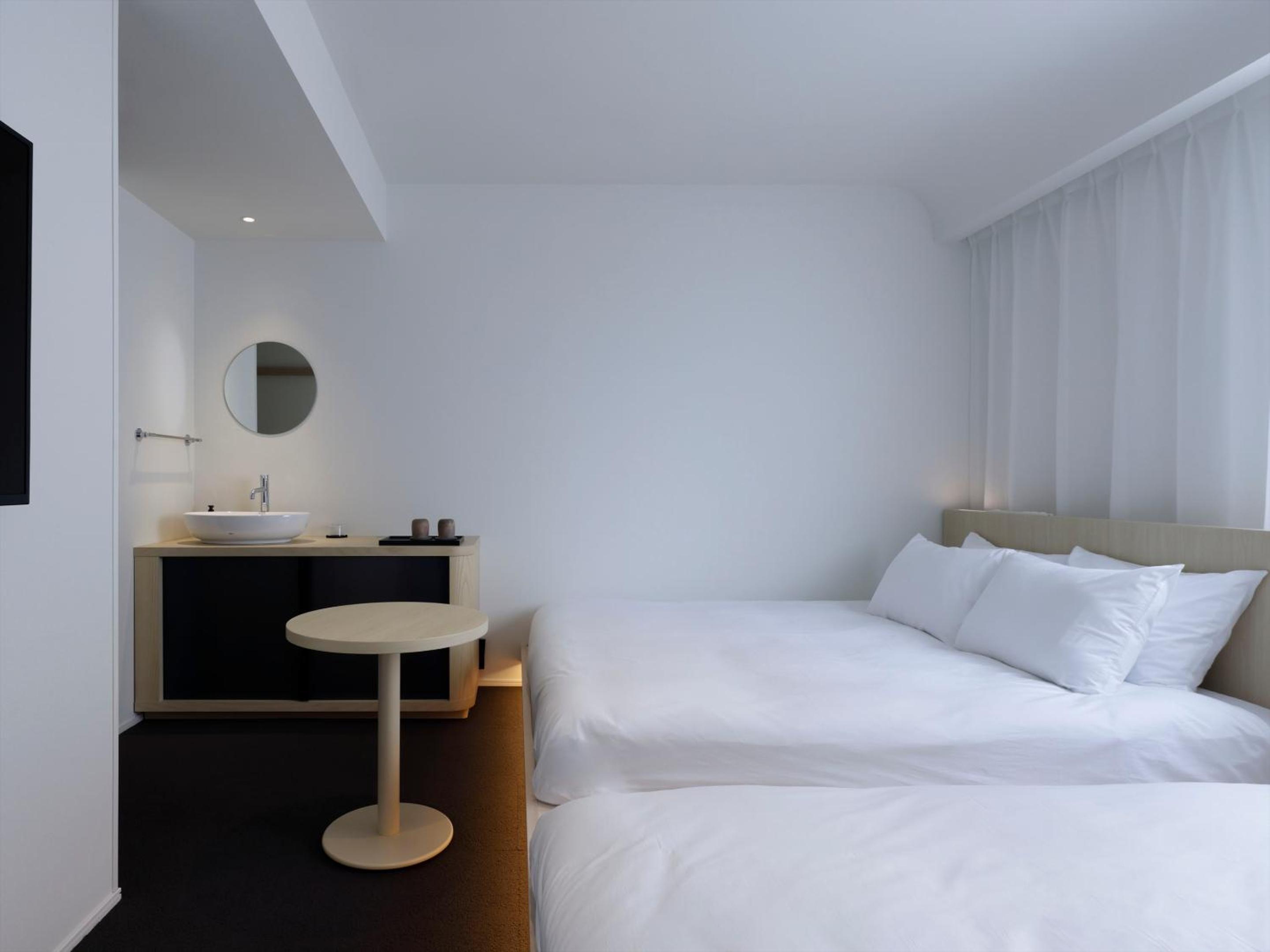 COMFORT, TWIN BEDS