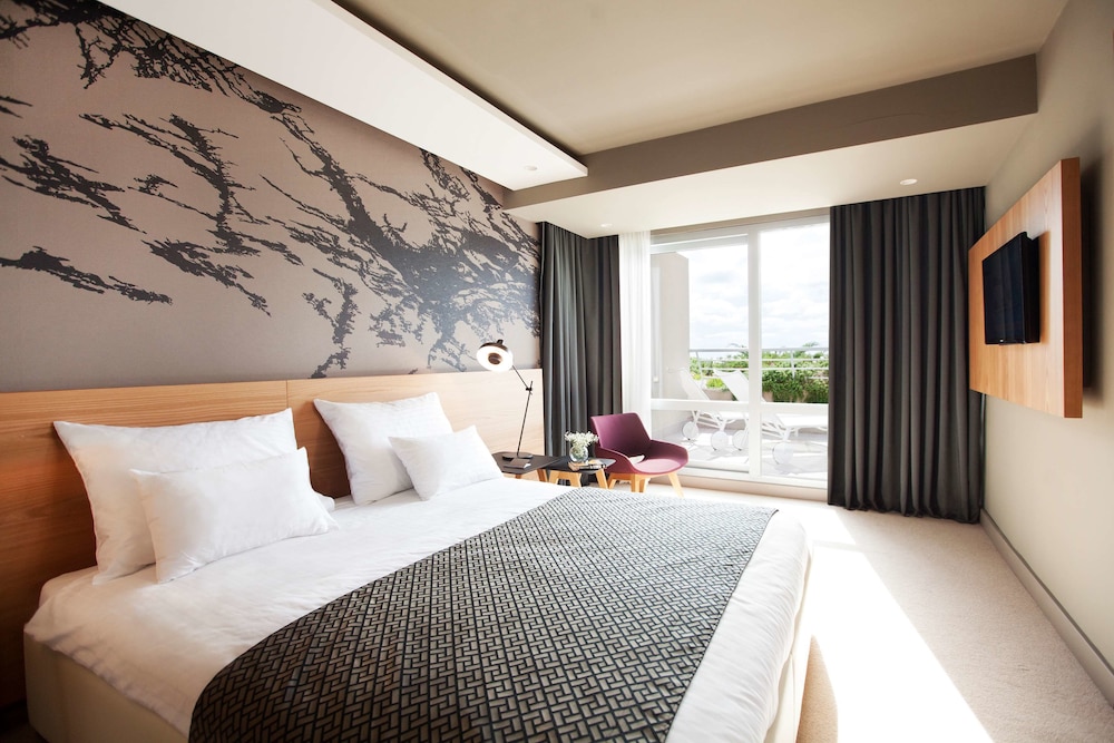 DELUXE, SUITE, SEA VIEW, BALCONY
