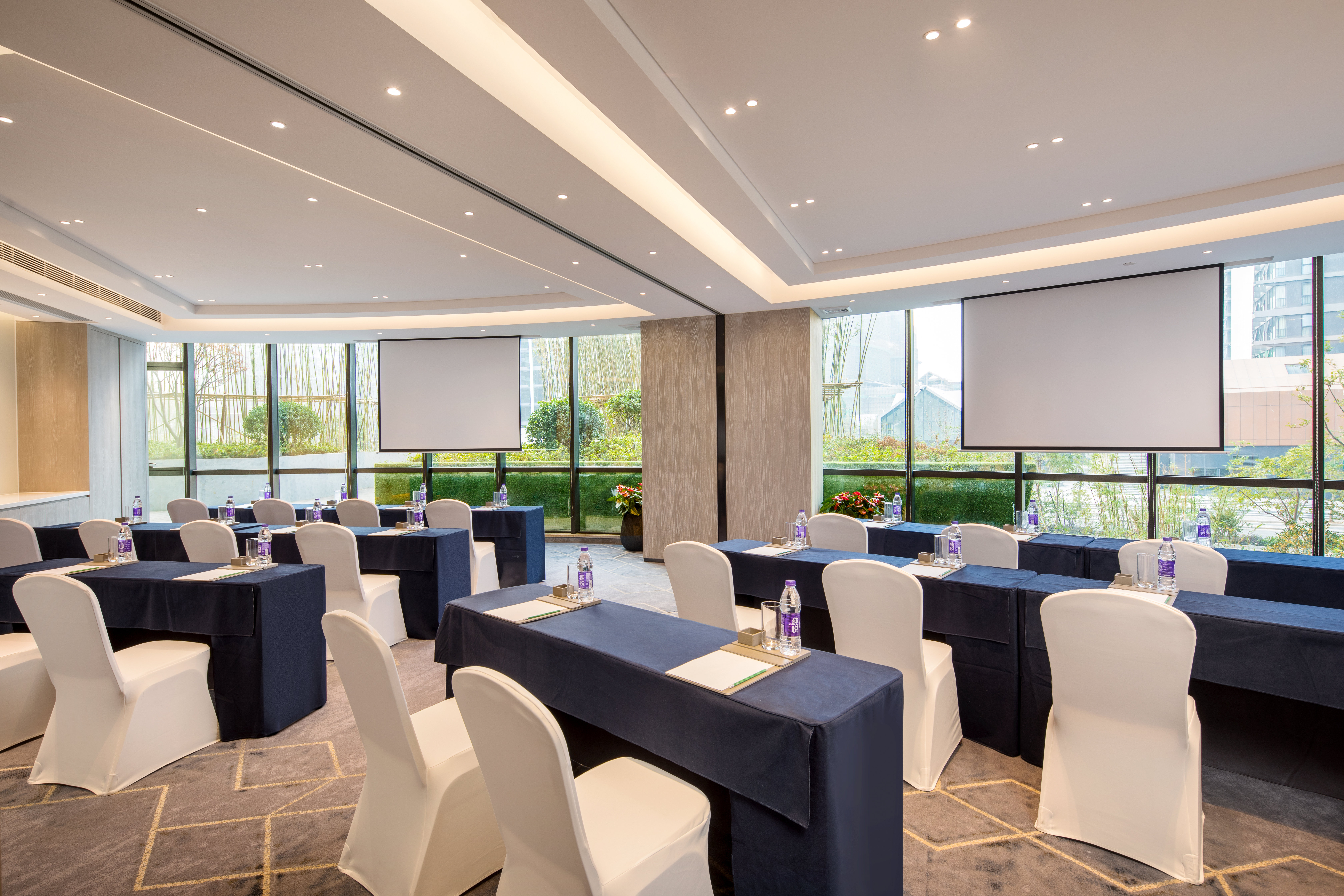 HOLIDAY INN NANJING SOUTH STATION 32/36