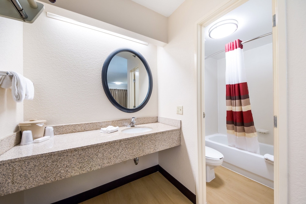 Red Roof Inn Laredo 21/35