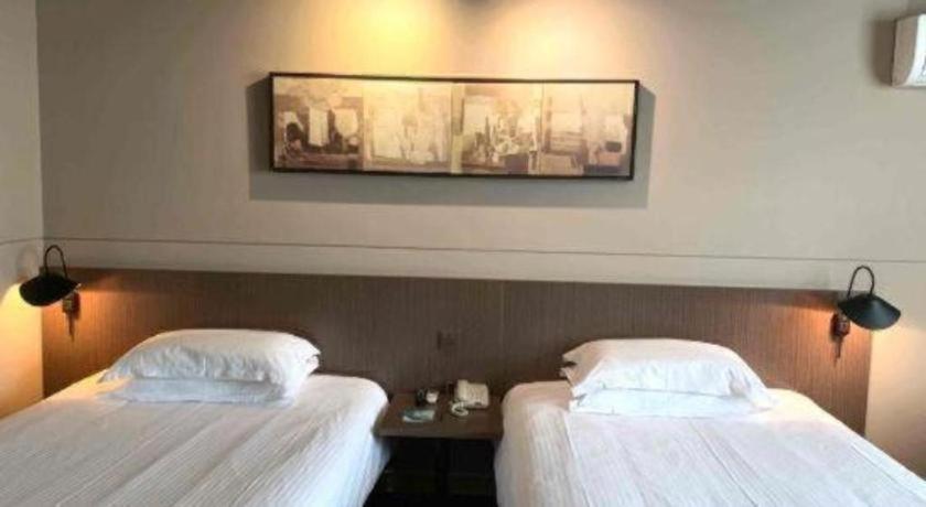 Jinjiang Inn Select (Nanjing South Railway Station North Square) 27/43