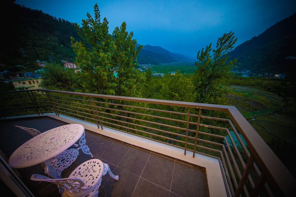 juSTa Grand View Resort & Spa Manali 10/73