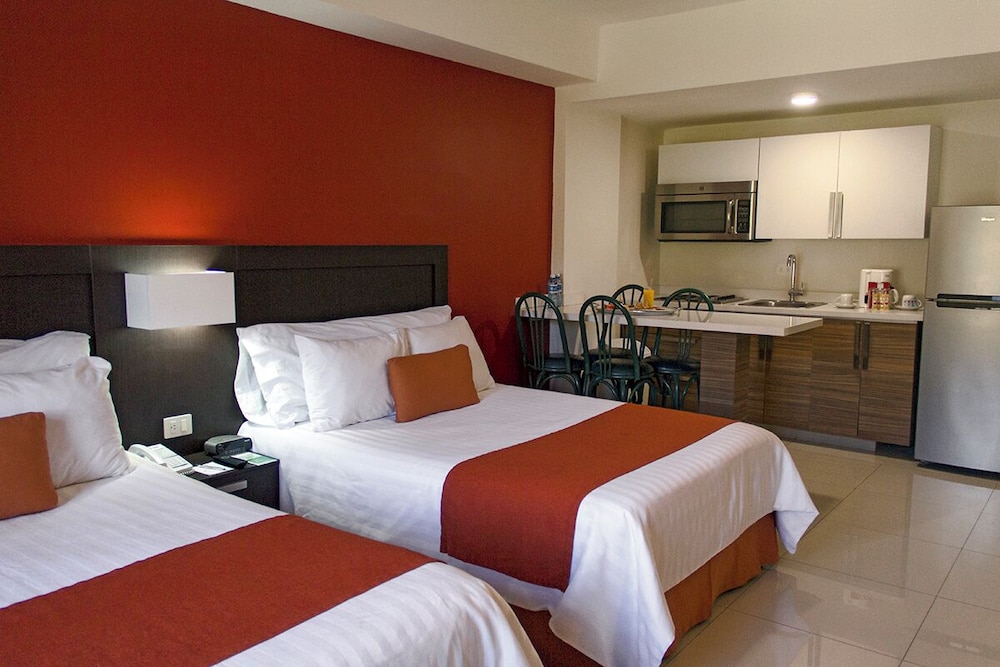STANDARD, 2 DOUBLE BEDS, KITCHENETTE