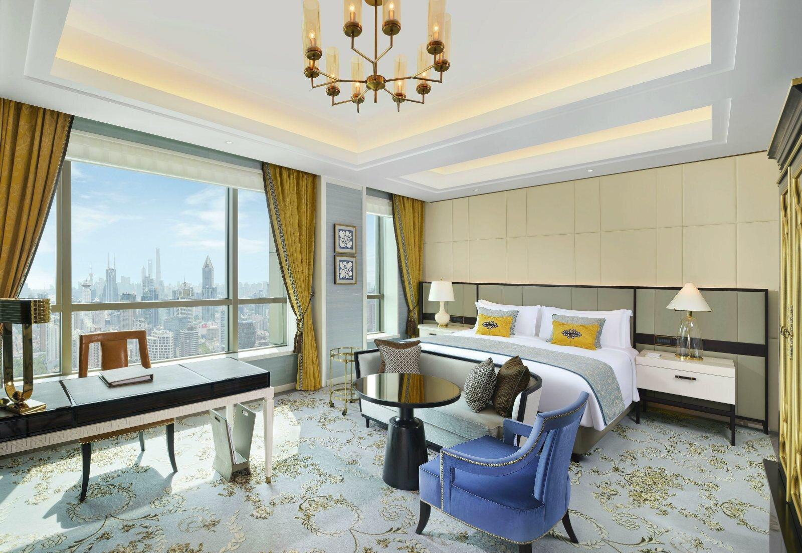 Manor, Deluxe