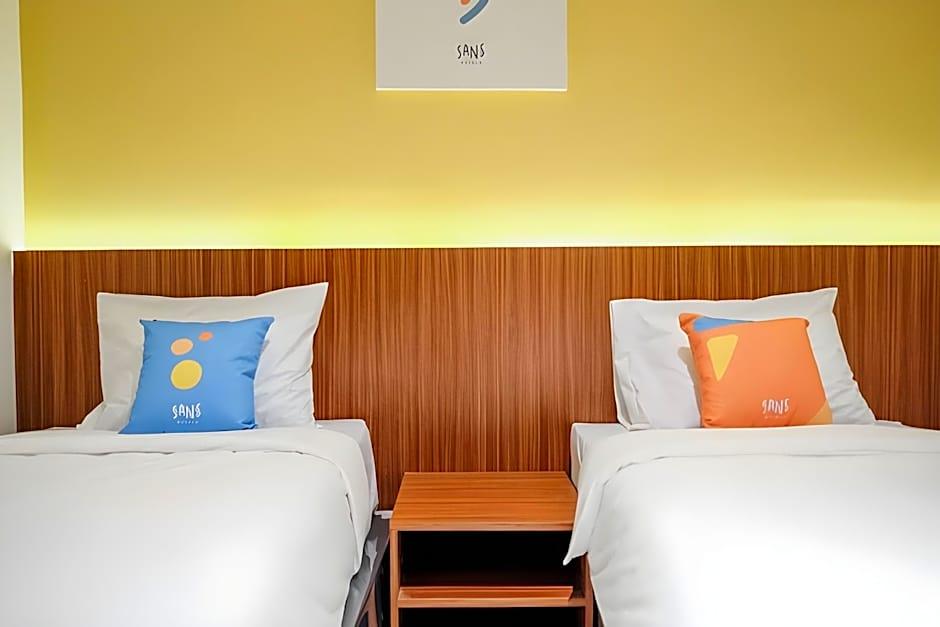 Sans Hotel Roxy Jakarta 39/60