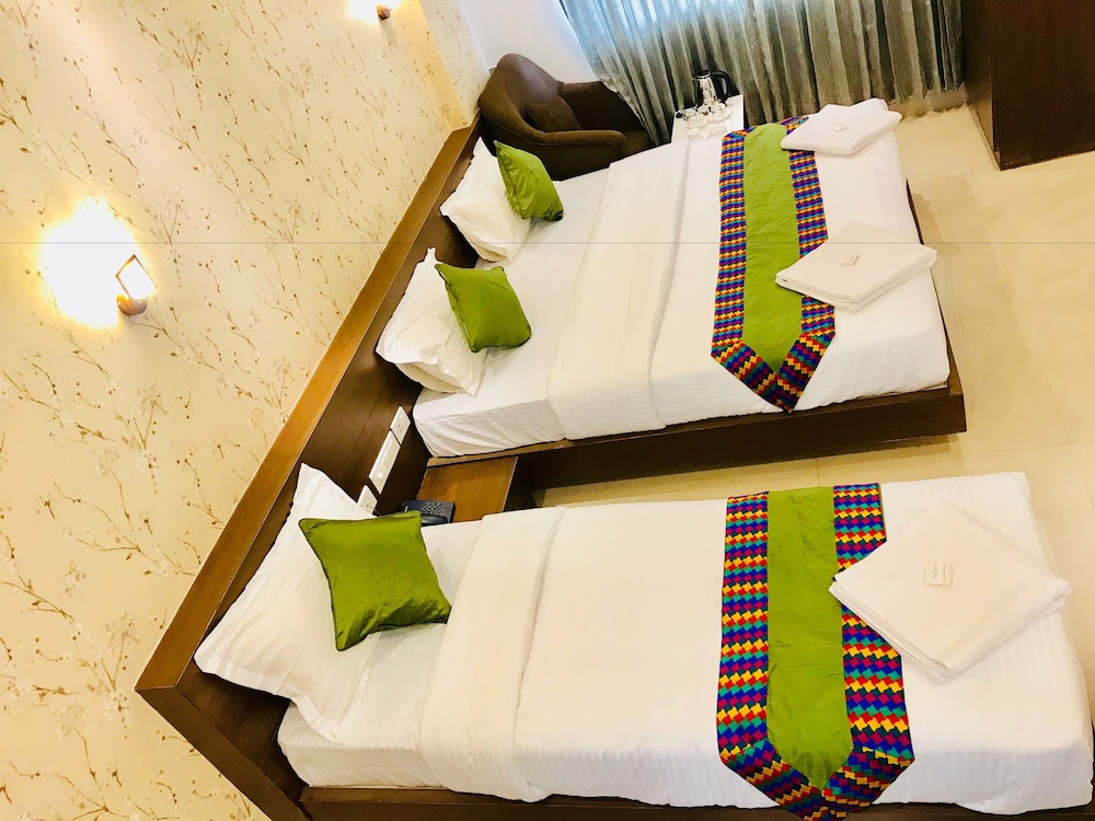 Regalia Inn & Suites 26/37