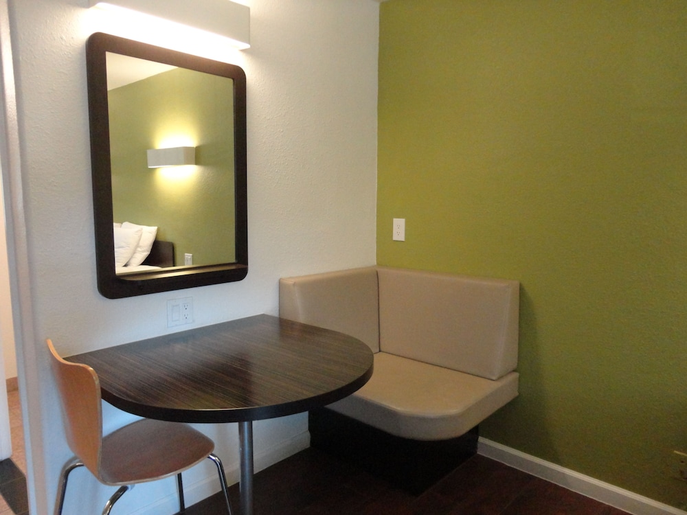 Motel 6 Monterey Downtown 42/66