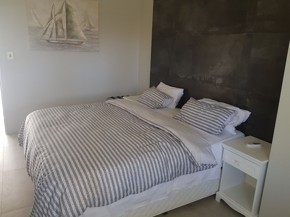 Umhlanga Lodge - Adults Only 8/43