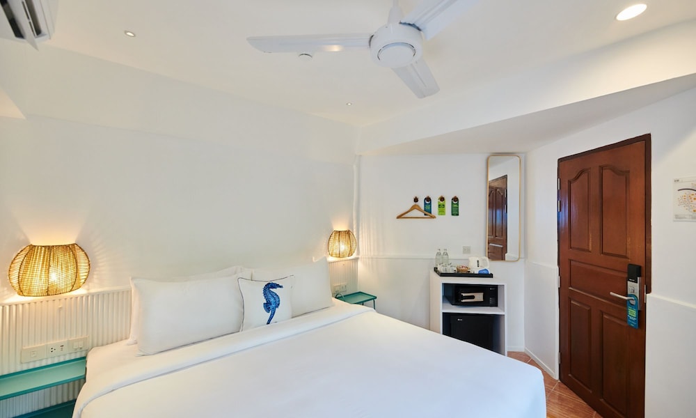 HUT, CORAL, BUNGALOW, SHARED BATHROOM