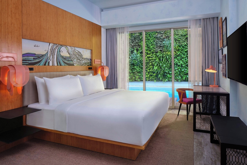 Room, King Bed, Pool Access