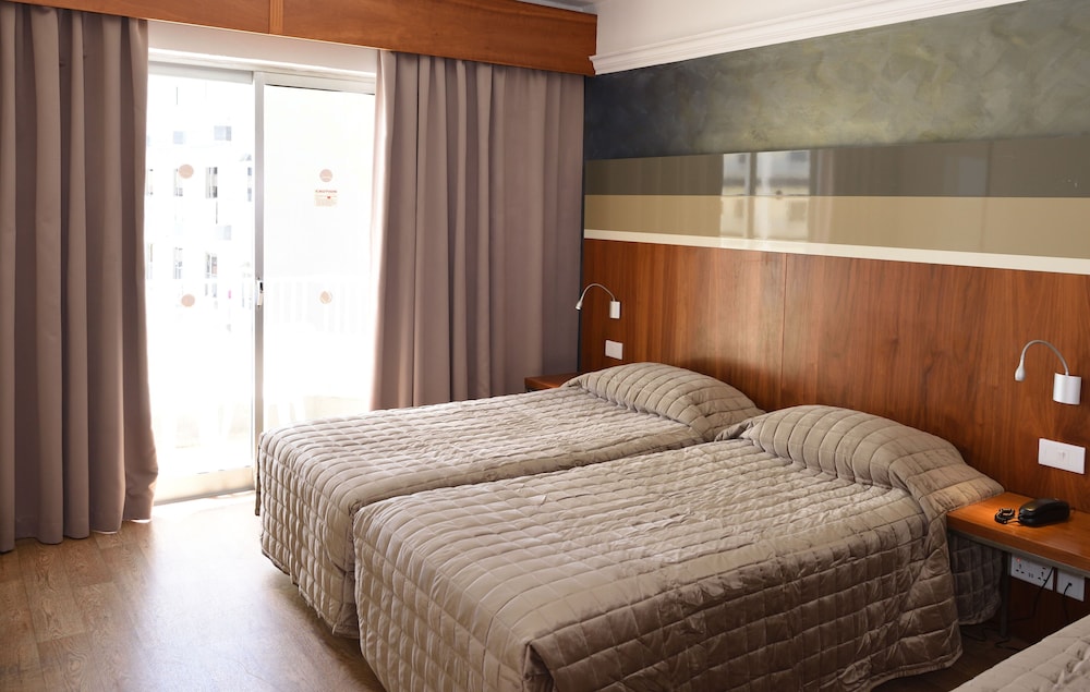 TOPAZ HOTEL 28/66