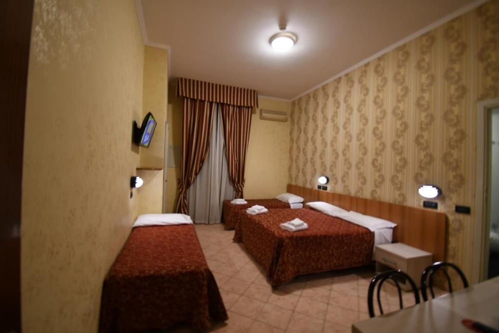 Hotel Ferrarese Roma 25/49