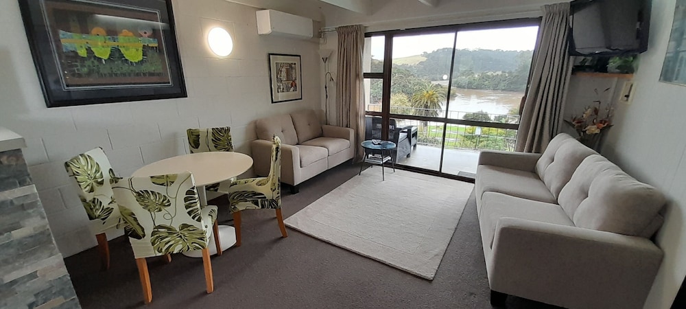 Falls Motel & Waterfront Campground 48/66