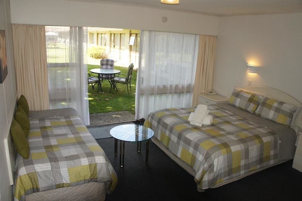 Airport Gold Star Motel 13/44