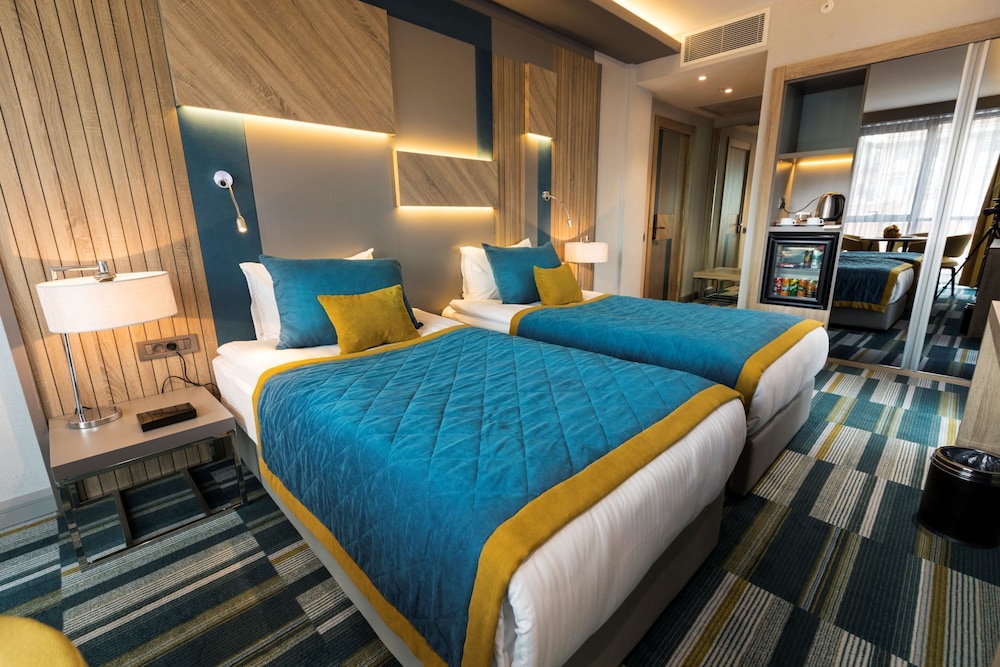Keykan Hotel 4/29