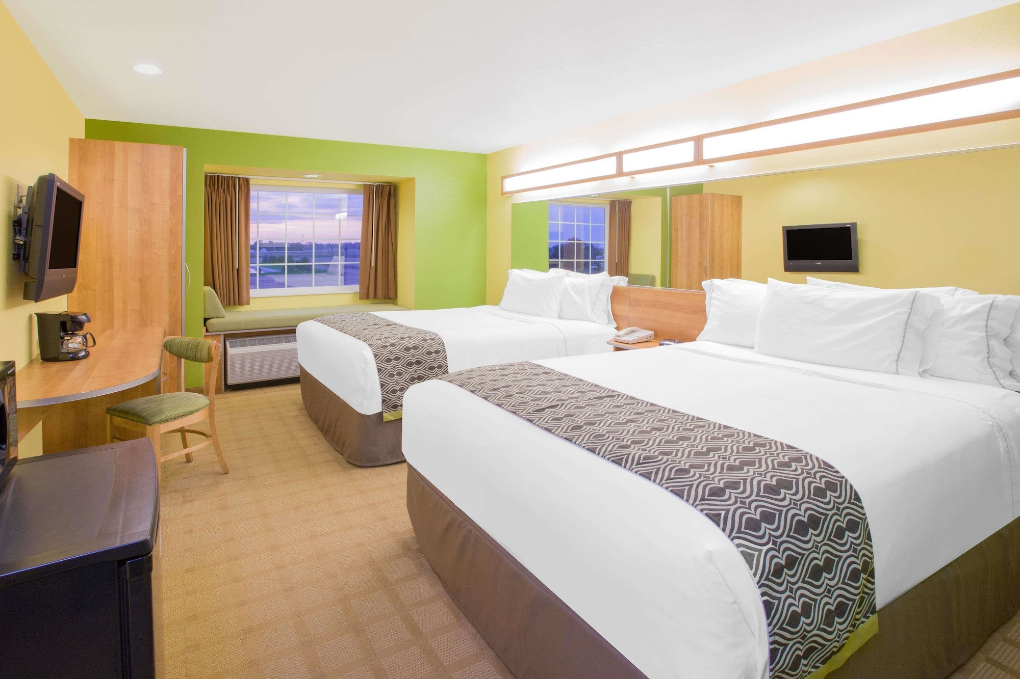 Deluxe, 2 Queen Beds, Accessible