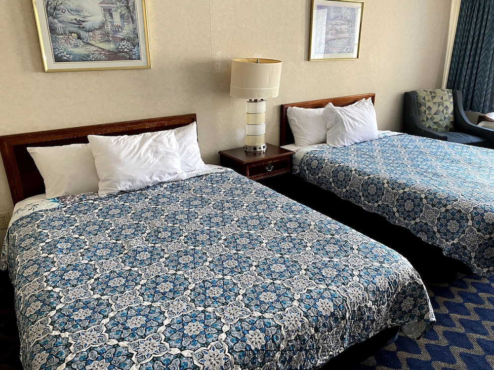 Economy Lodge 682 Main St Sturbridge 10/39
