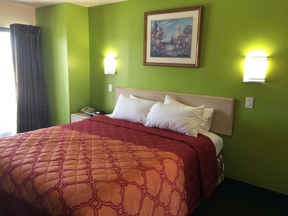 California Inn & Suites 10/31