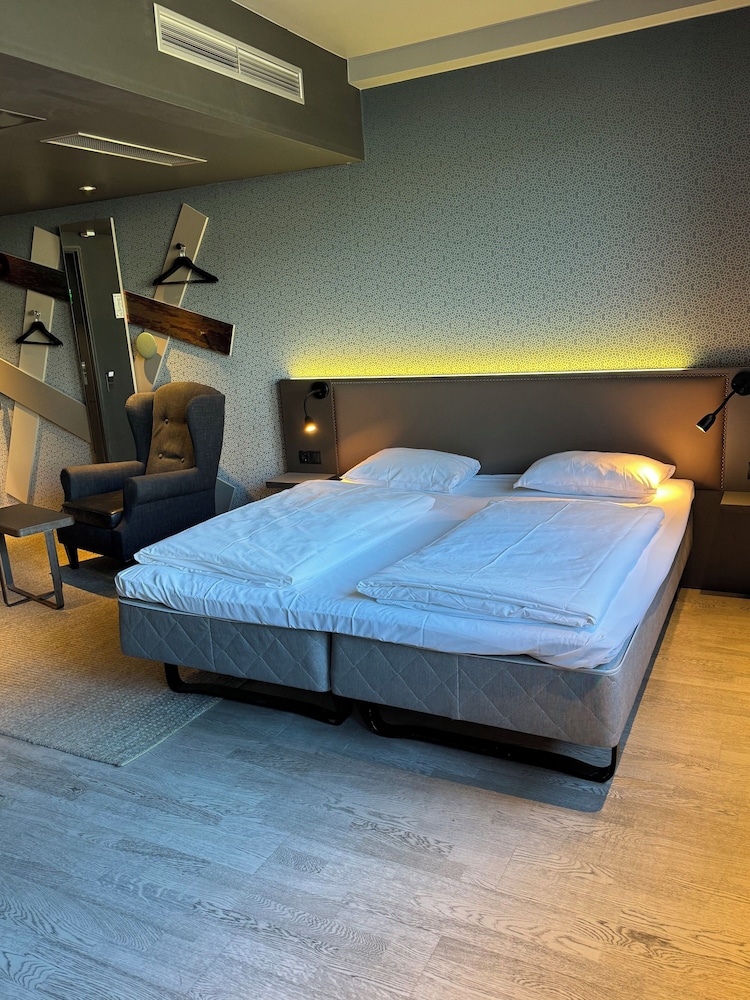 SUPERIOR, DOUBLE BED