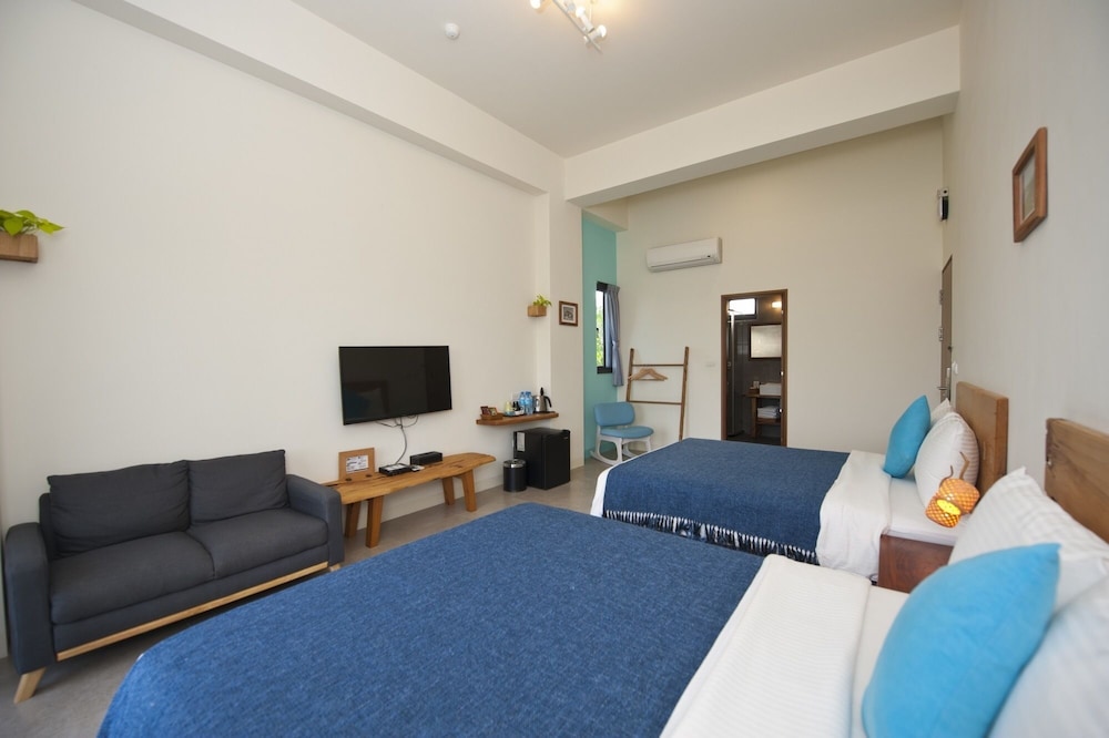 The Tree Bed and Breakfast 26/71
