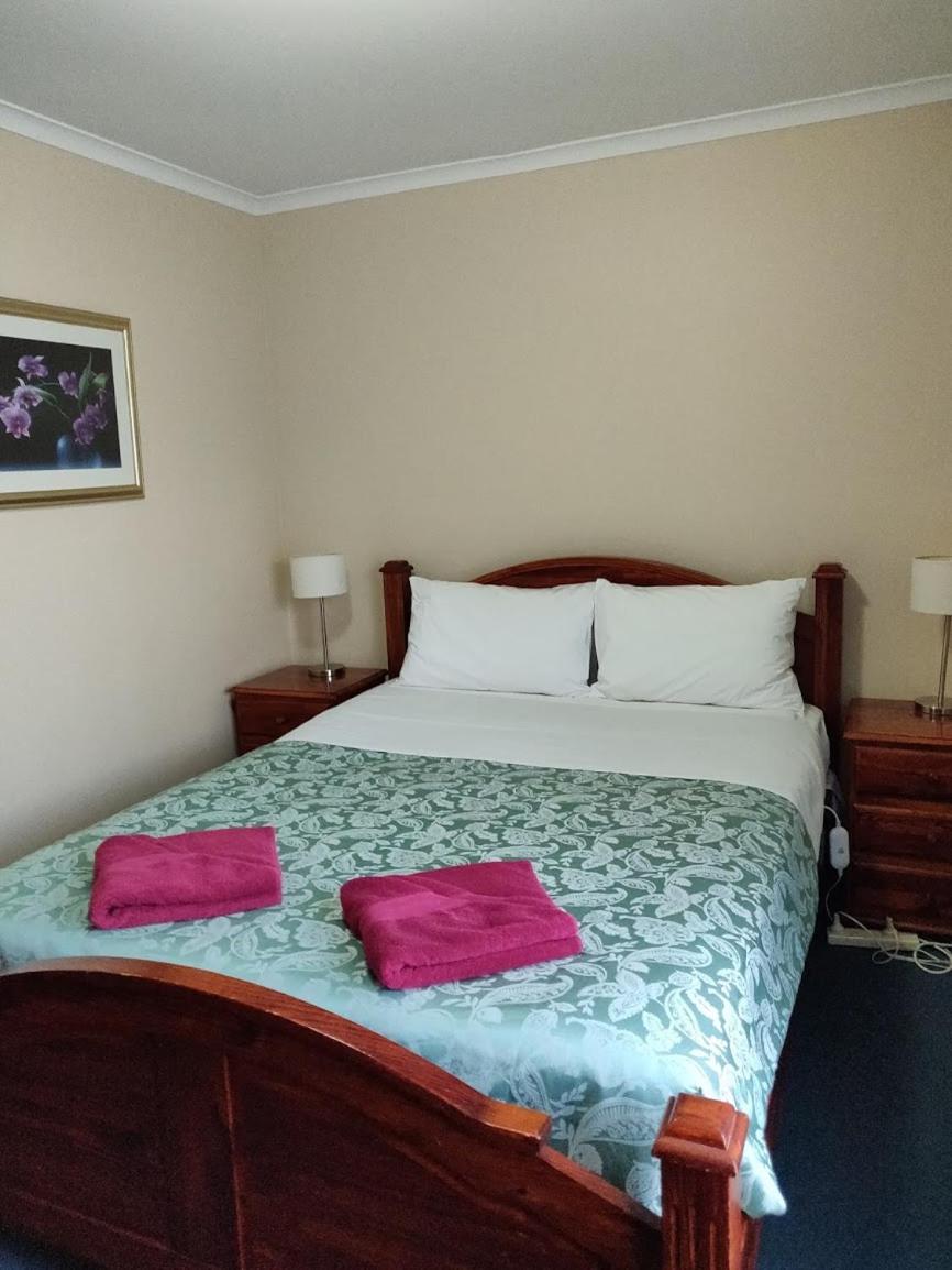 3 Bedrooms, House