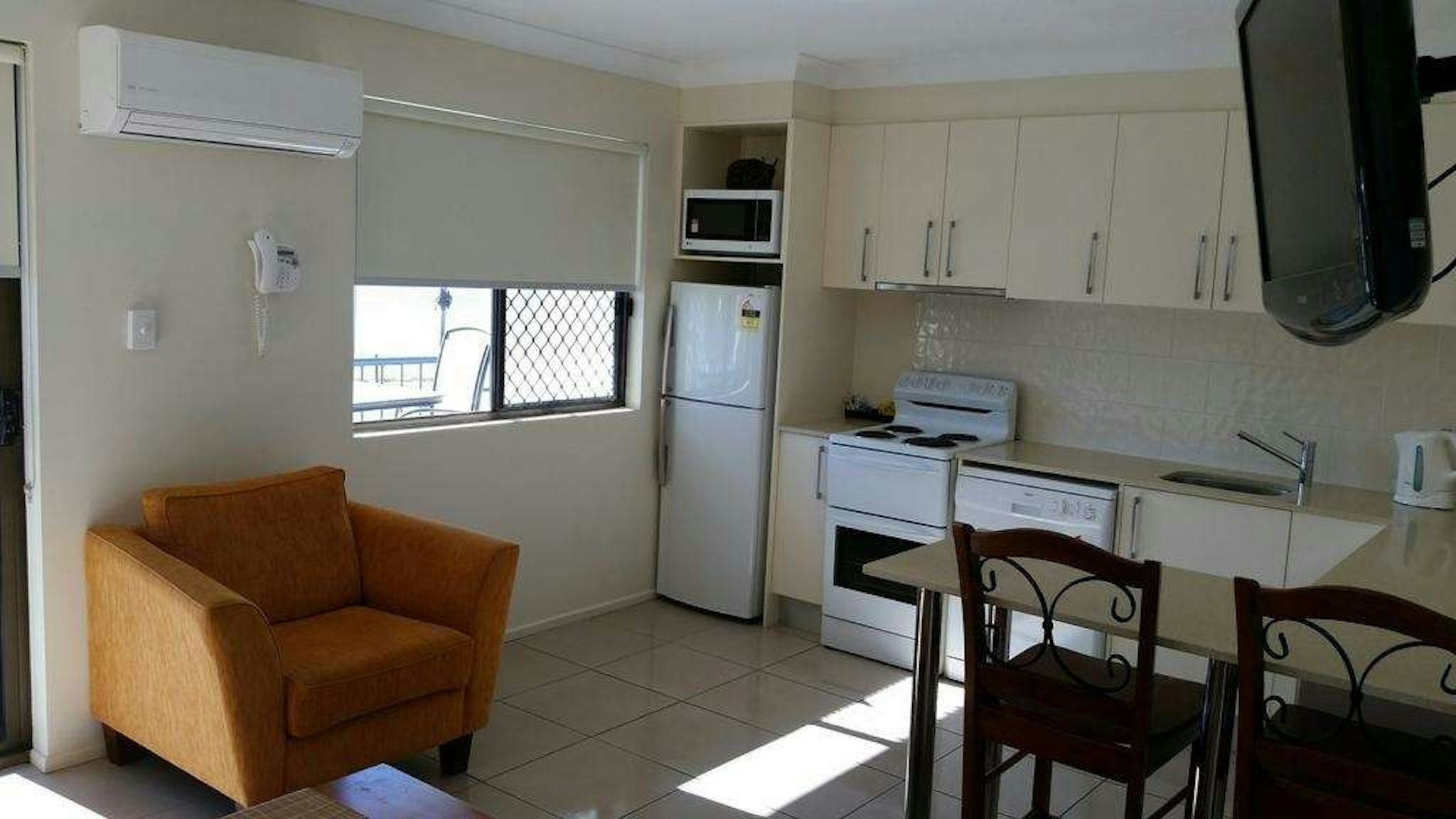 Lamor Holiday Apartments 4/7