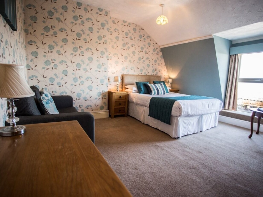 Furzedown Hotel 24/74