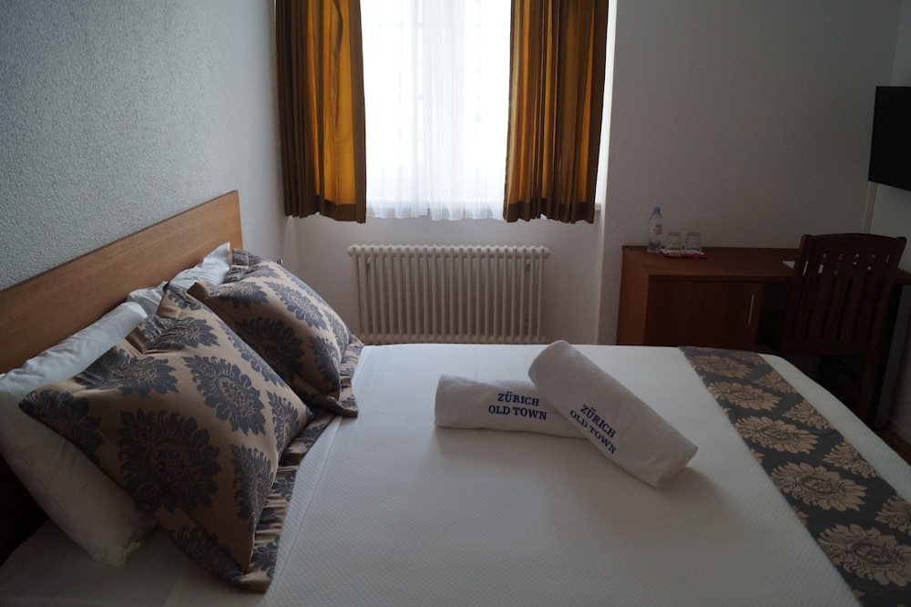 Hotel Old Town 10/25