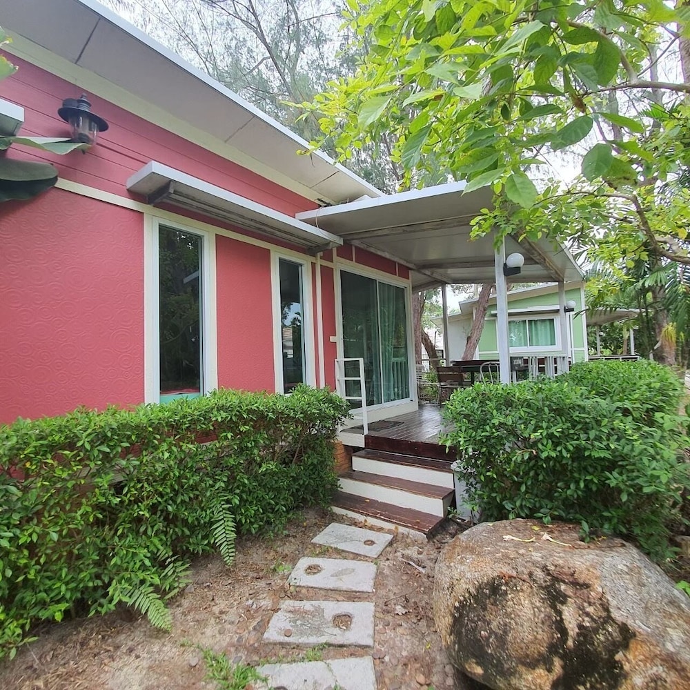 Villa Rayonghouse 64/66