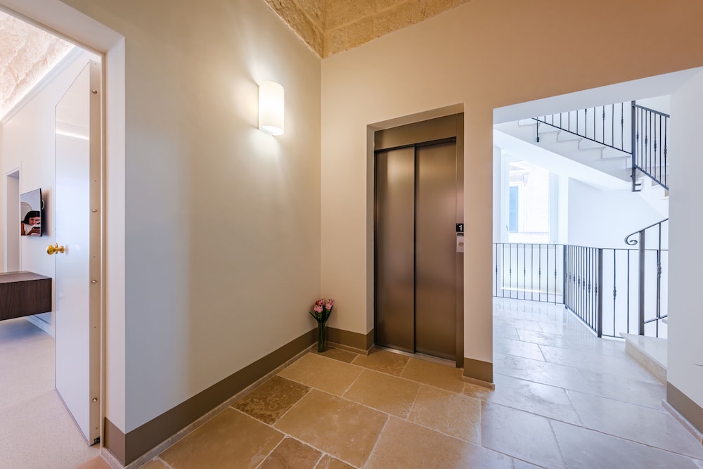 Palazzo Clemente 49/50