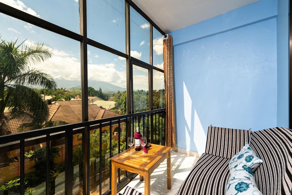 Mrimba Palm Hotel 11/18