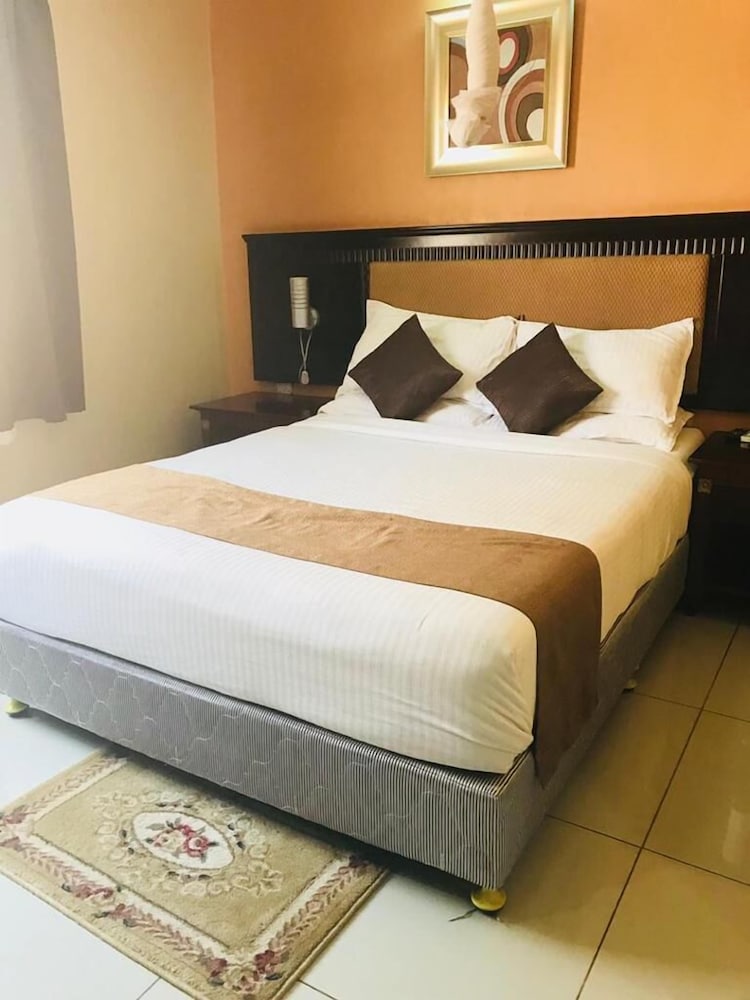 Deluxe, King Bed