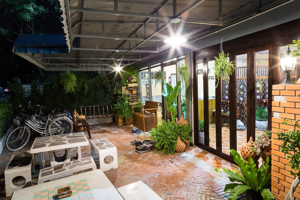 Banchan Hostel 23/24