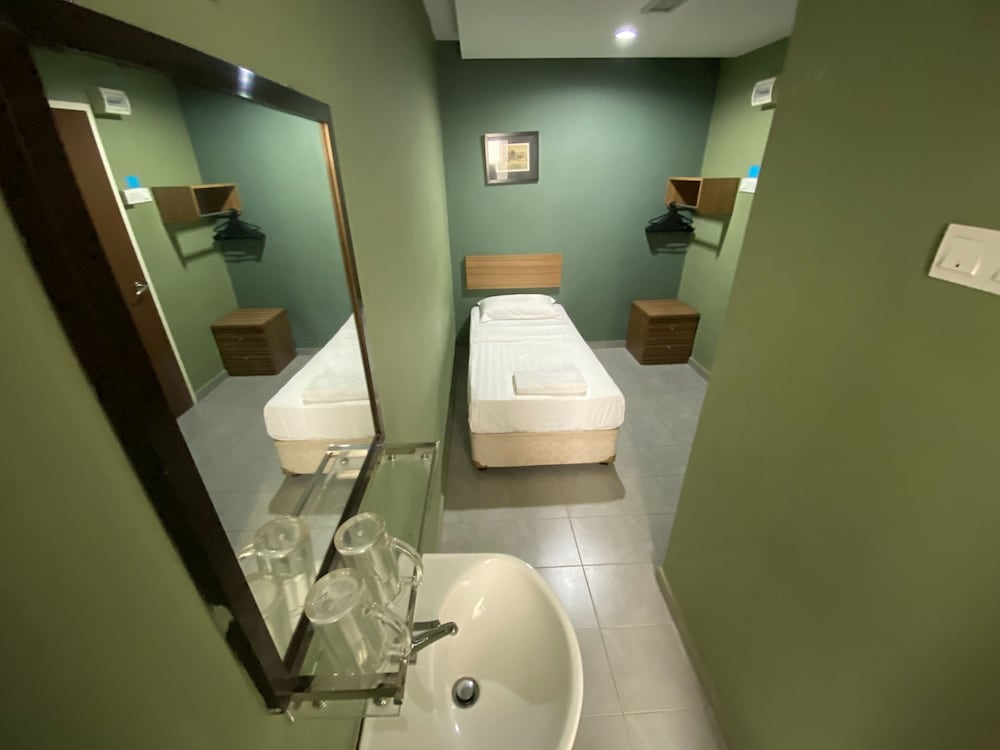De Mawardah Hotel 32/35