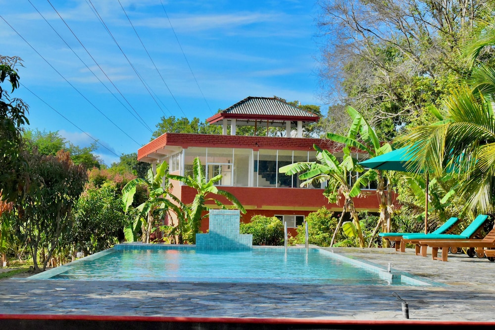 Green Hut Hotel And Restaurant. 4/50