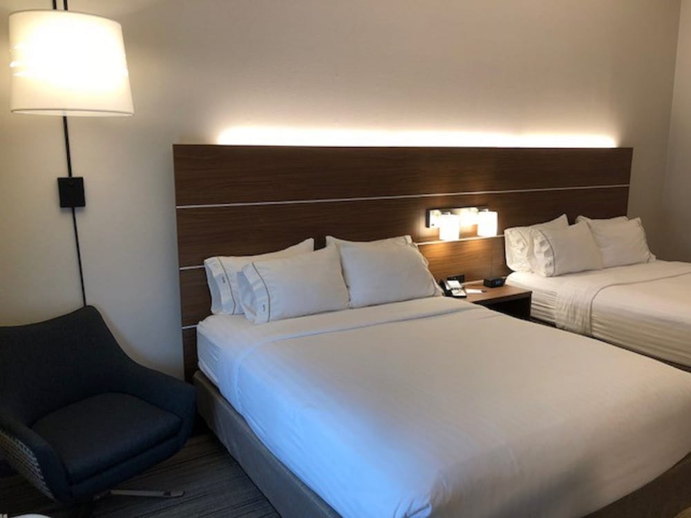 Holiday Inn Express and Suites Rio Grande City 18/59