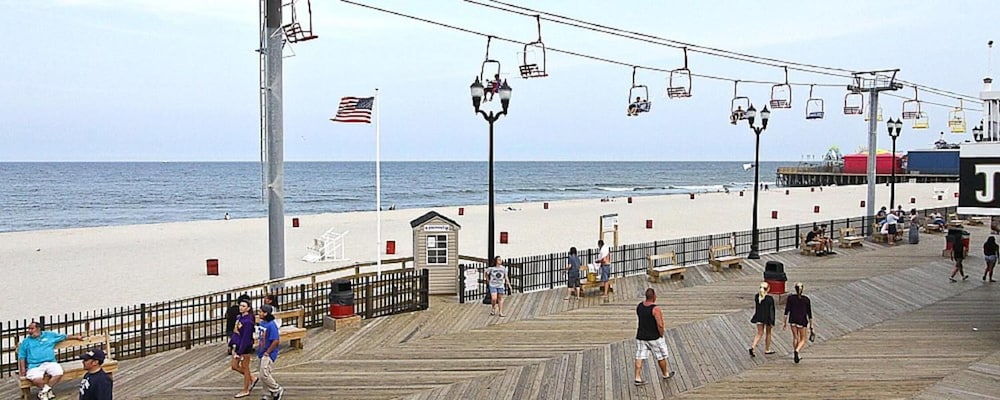 Boardwalk Sand & Surf Inn Oceanfront 32/55
