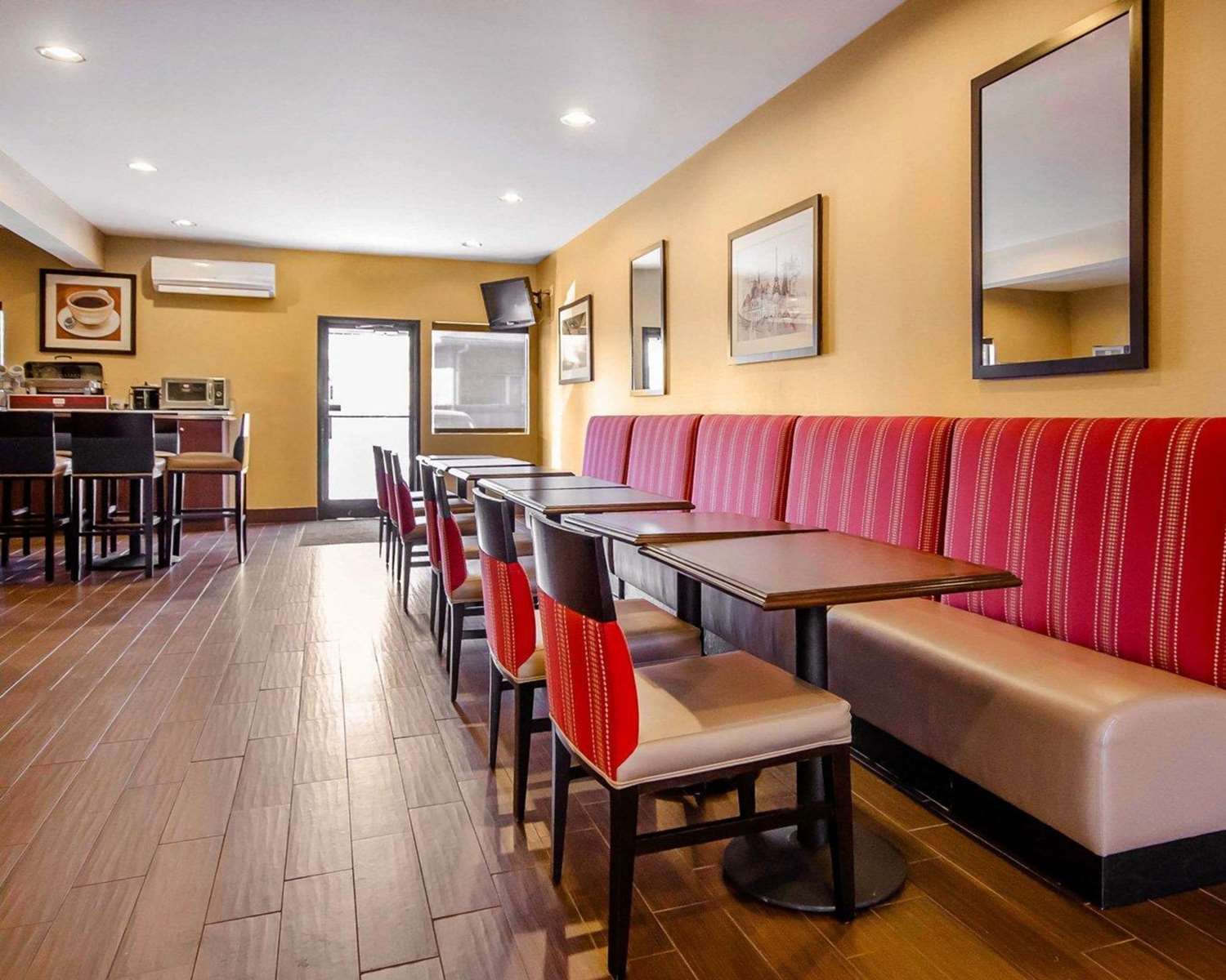 Comfort Suites Louisville East 26/38