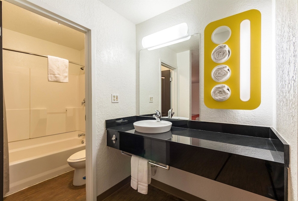 Motel6 Uvalde, TX 50/51