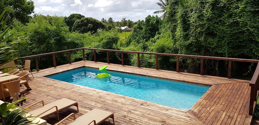 Muri Beach Resort 73/75