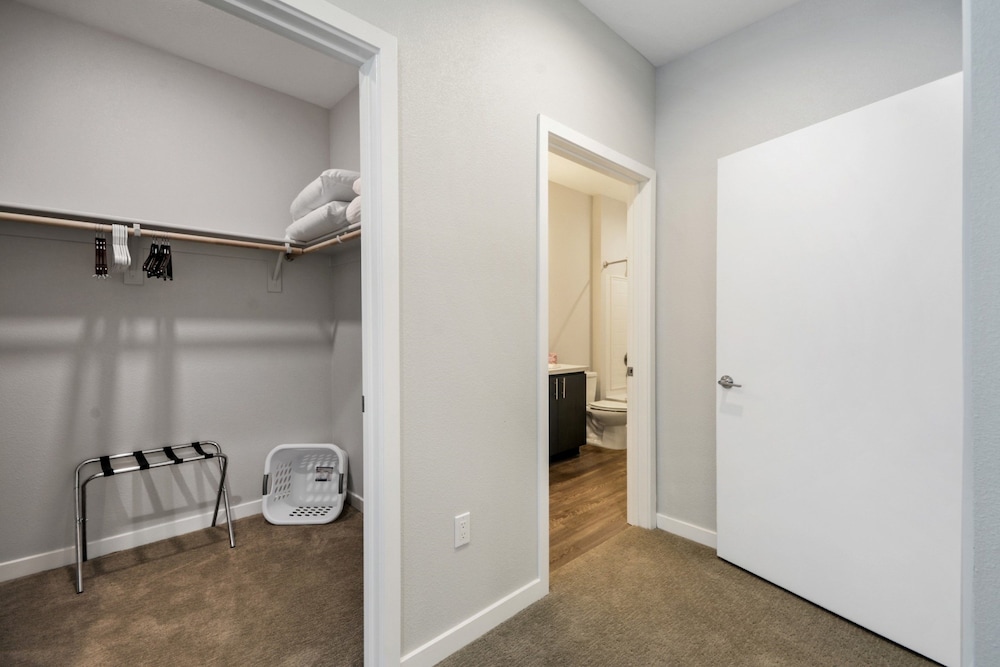 Bluebird Suites near Facebook HQ 43/45