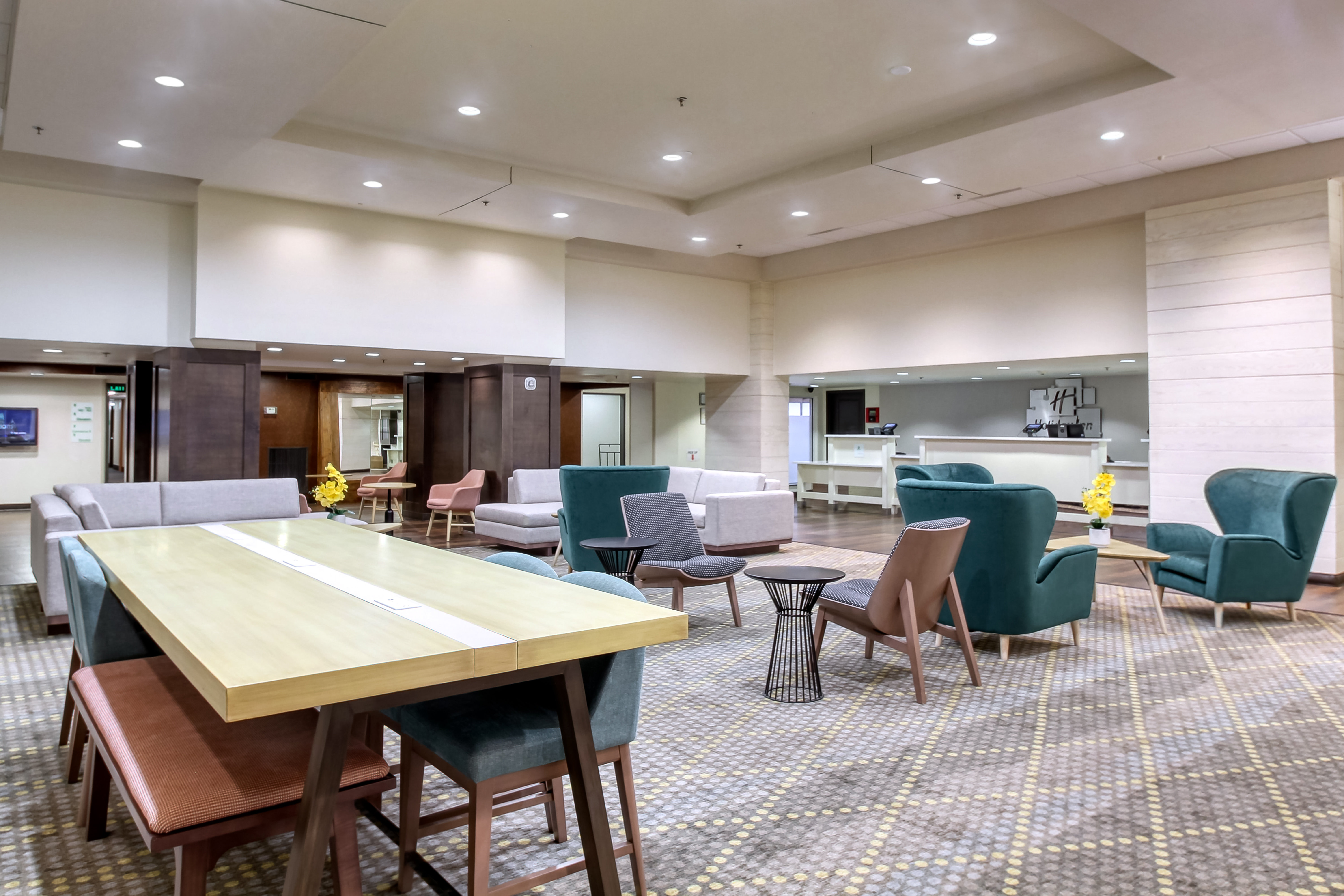 Holiday Inn Hotel Suites Atlanta Airport North 39/42