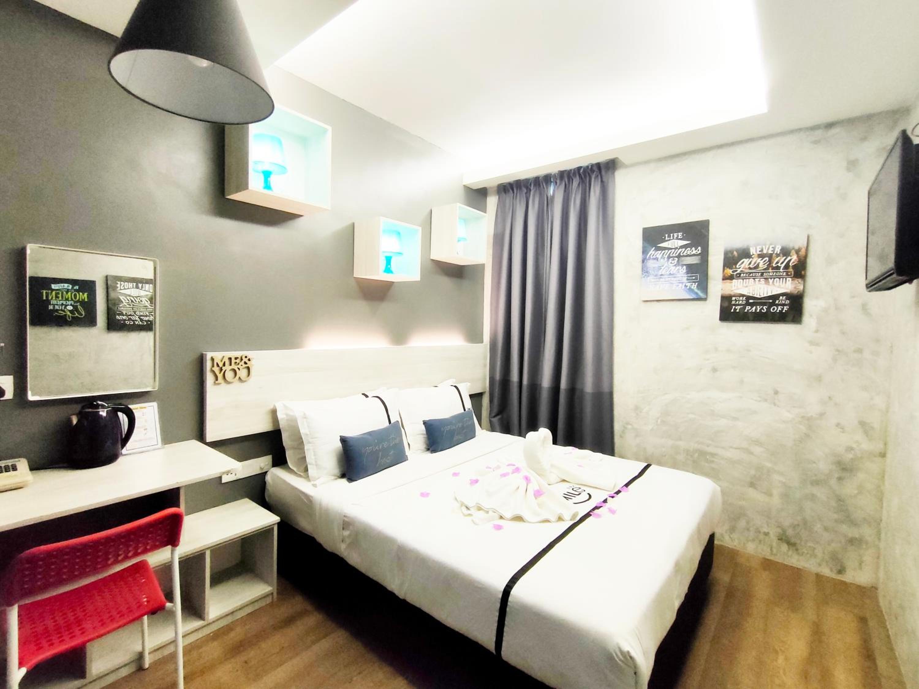 Theme, Double Bed