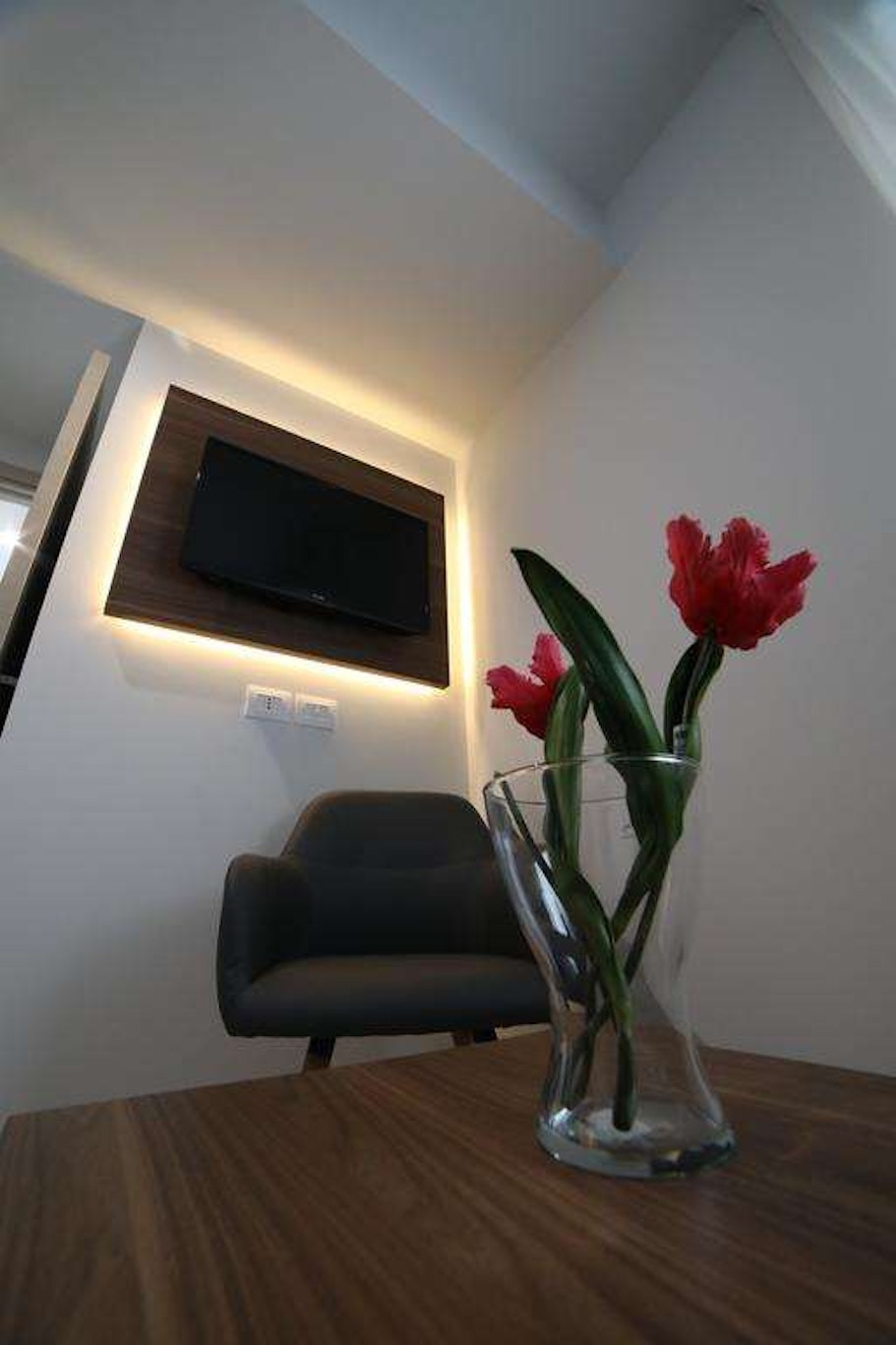 8 Room Hotel 44/80